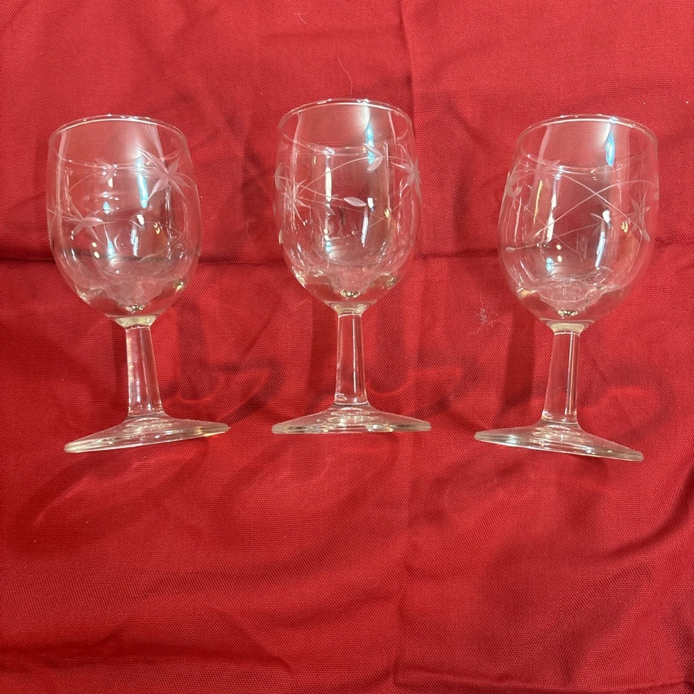 Set of 3 Elegant Clear Star Flower Etched Wine Glass Set Vintage approximate 5”